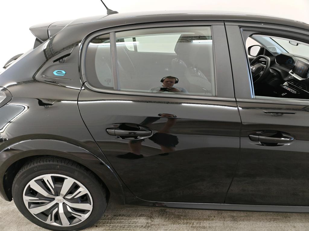 Photo 19 of Peugeot E-208