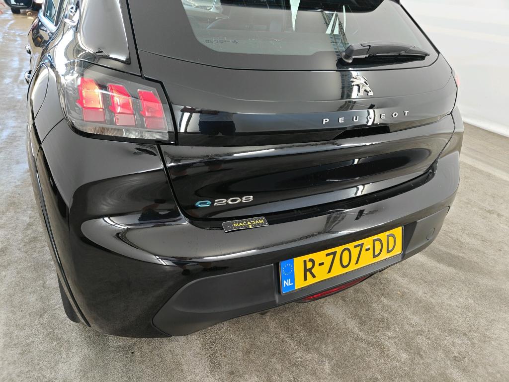 Photo 26 of Peugeot E-208