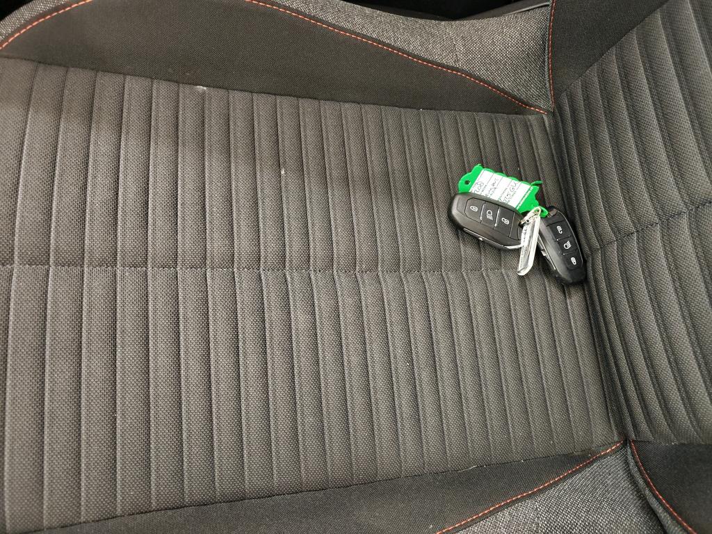 Foto 4 van Peugeot E-208