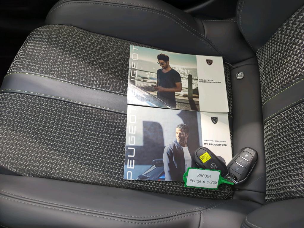 Foto 4 van Peugeot E-208