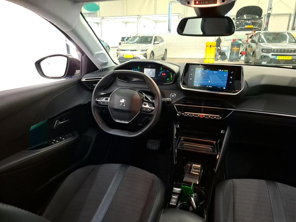 Photo 9 of Peugeot E-208
