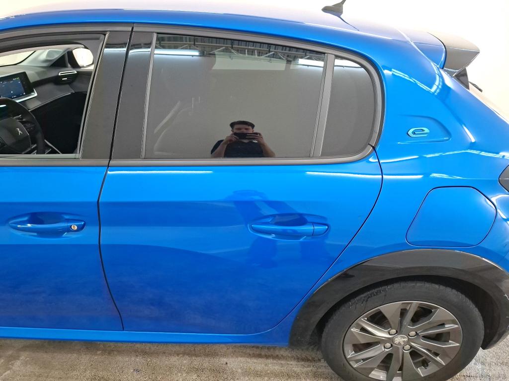 Photo 22 of Peugeot E-208