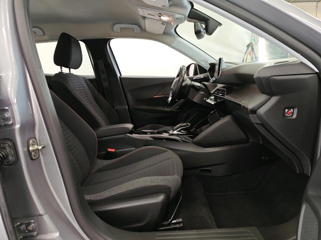 Foto 4 van Peugeot E-2008