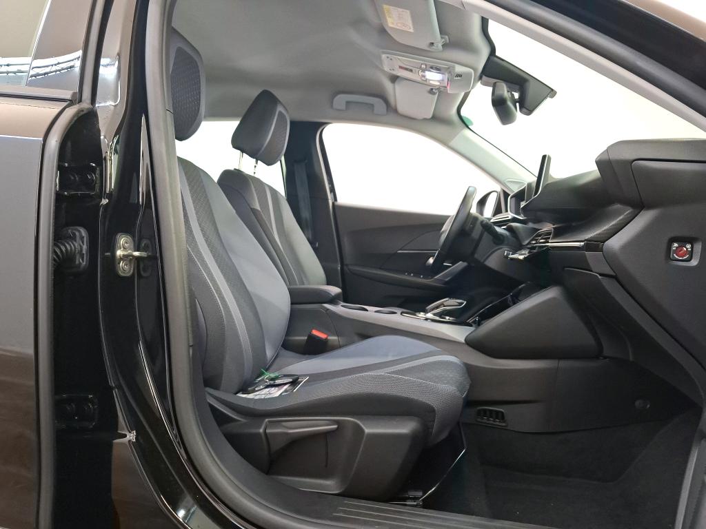 Photo 2 of Peugeot E-2008