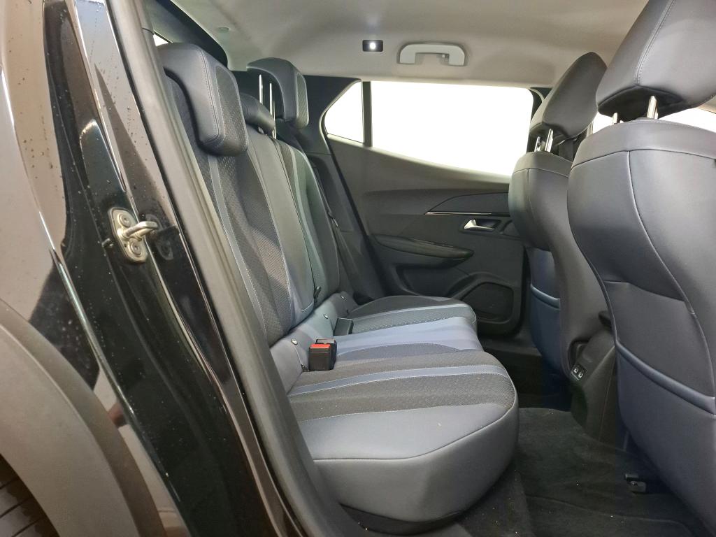 Photo 14 of Peugeot E-2008