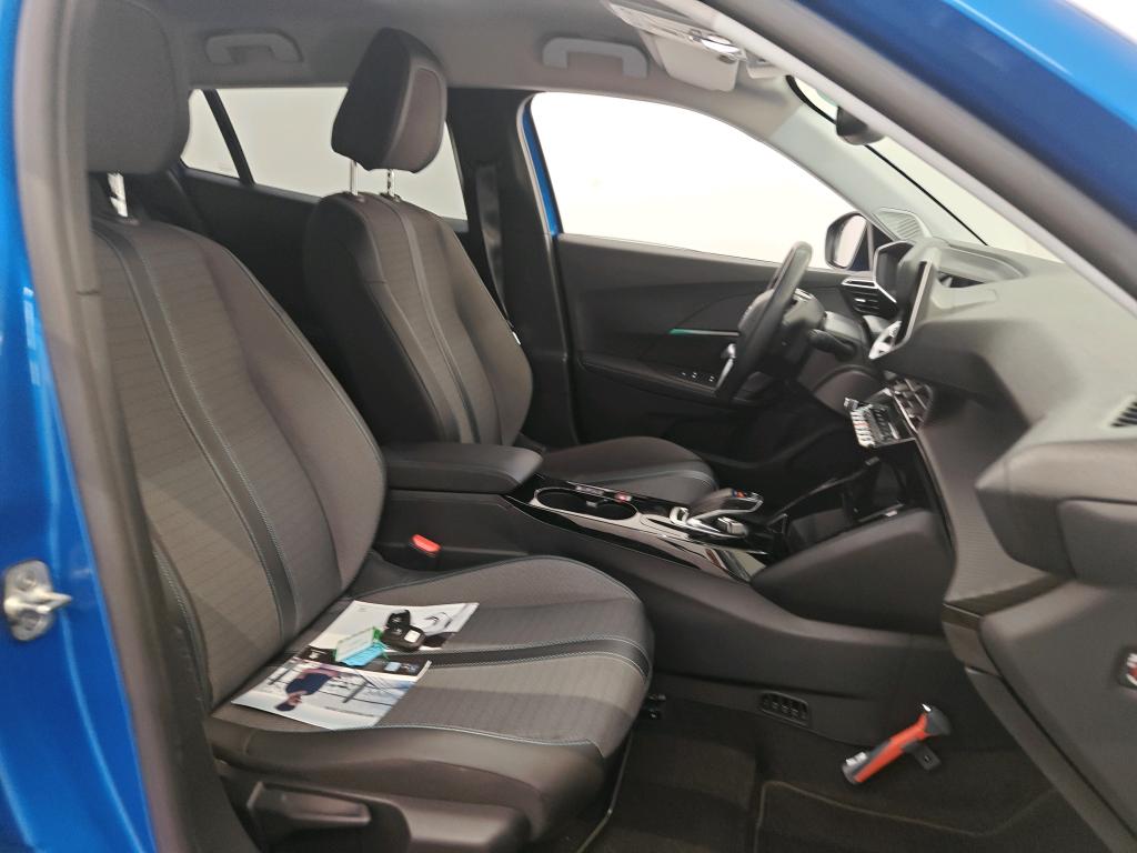 Photo 3 of Peugeot E-2008