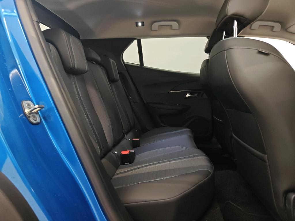 Photo 7 of Peugeot E-2008