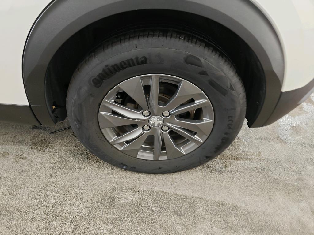 Foto 17 van Peugeot E-2008