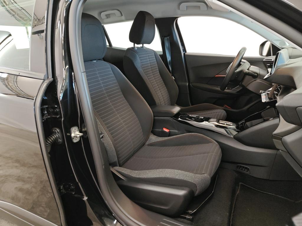 Foto 4 van Peugeot E-2008