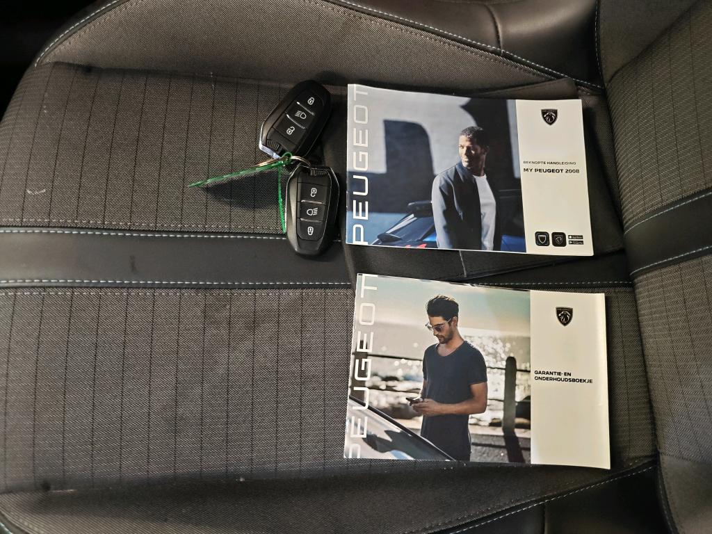 Foto 5 van Peugeot E-2008