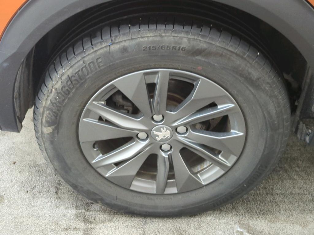 Foto 18 van Peugeot E-2008