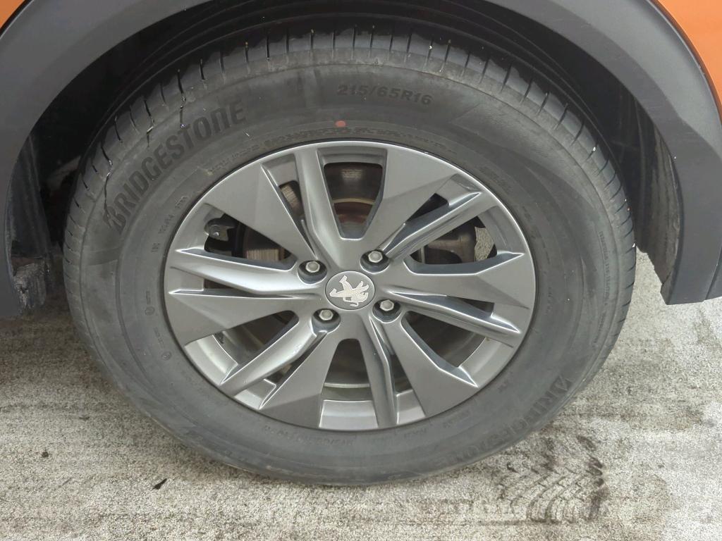 Foto 20 van Peugeot E-2008