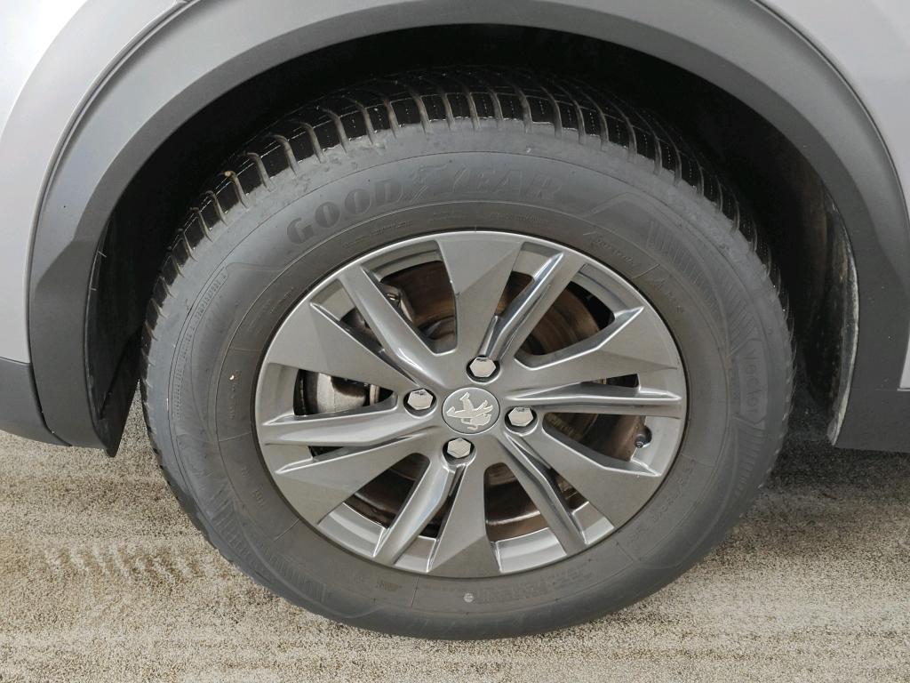 Foto 15 van Peugeot E-2008