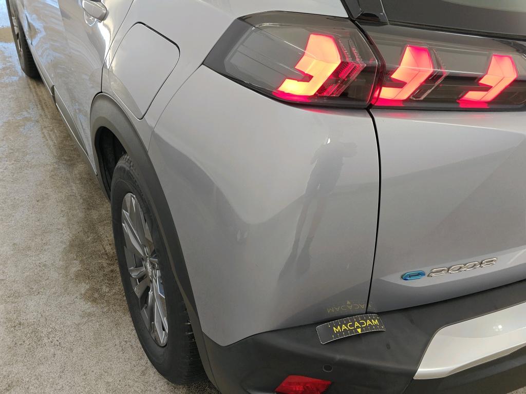 Foto 40 van Peugeot E-2008