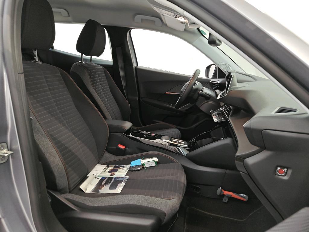 Foto 4 van Peugeot E-2008