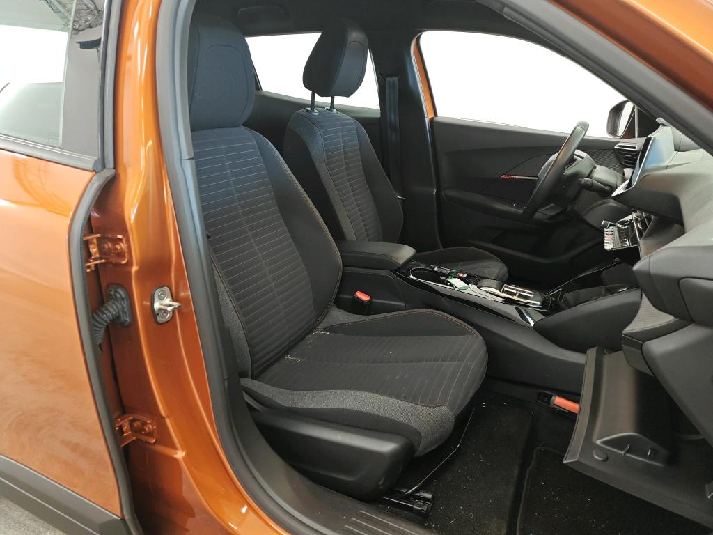 Foto 3 van Peugeot E-2008