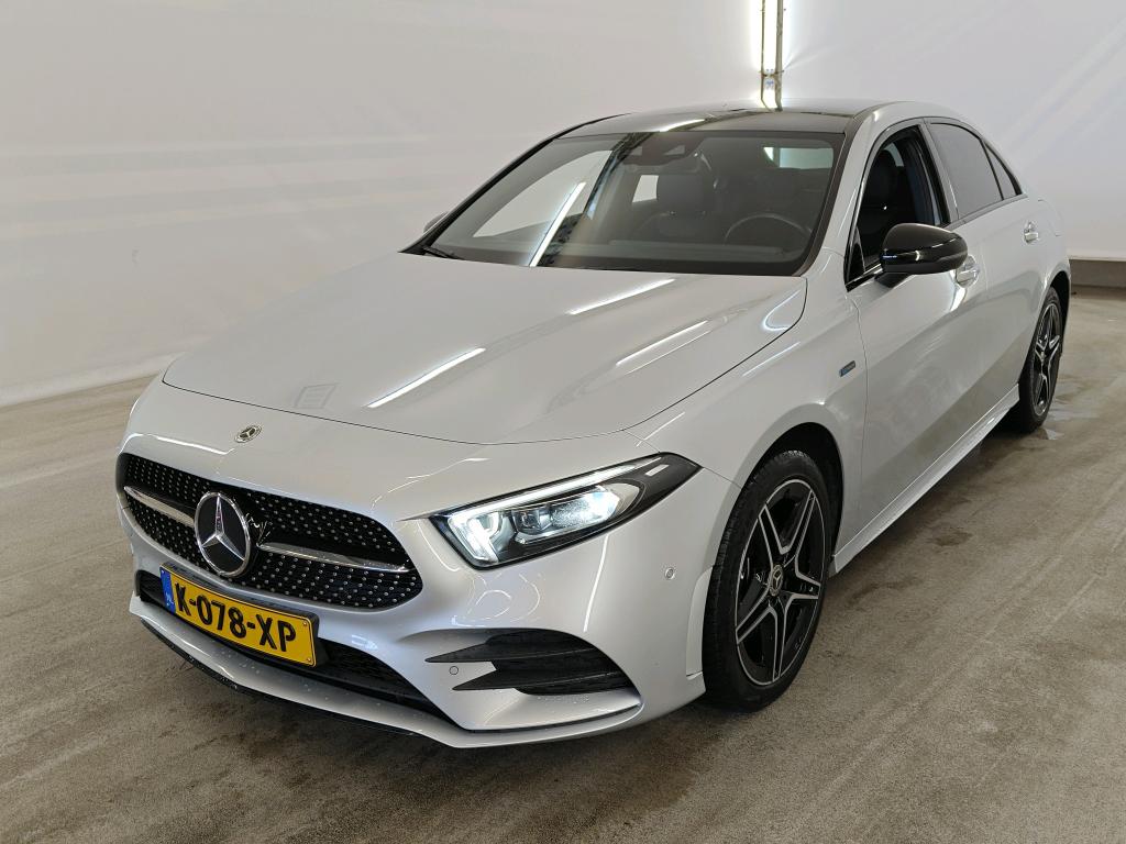 Mercedes A-Klasse Mercedes-Benz A-Klasse Limousine A 250 e 8G-DCT Business Sol AMG Limited 4d + Pano