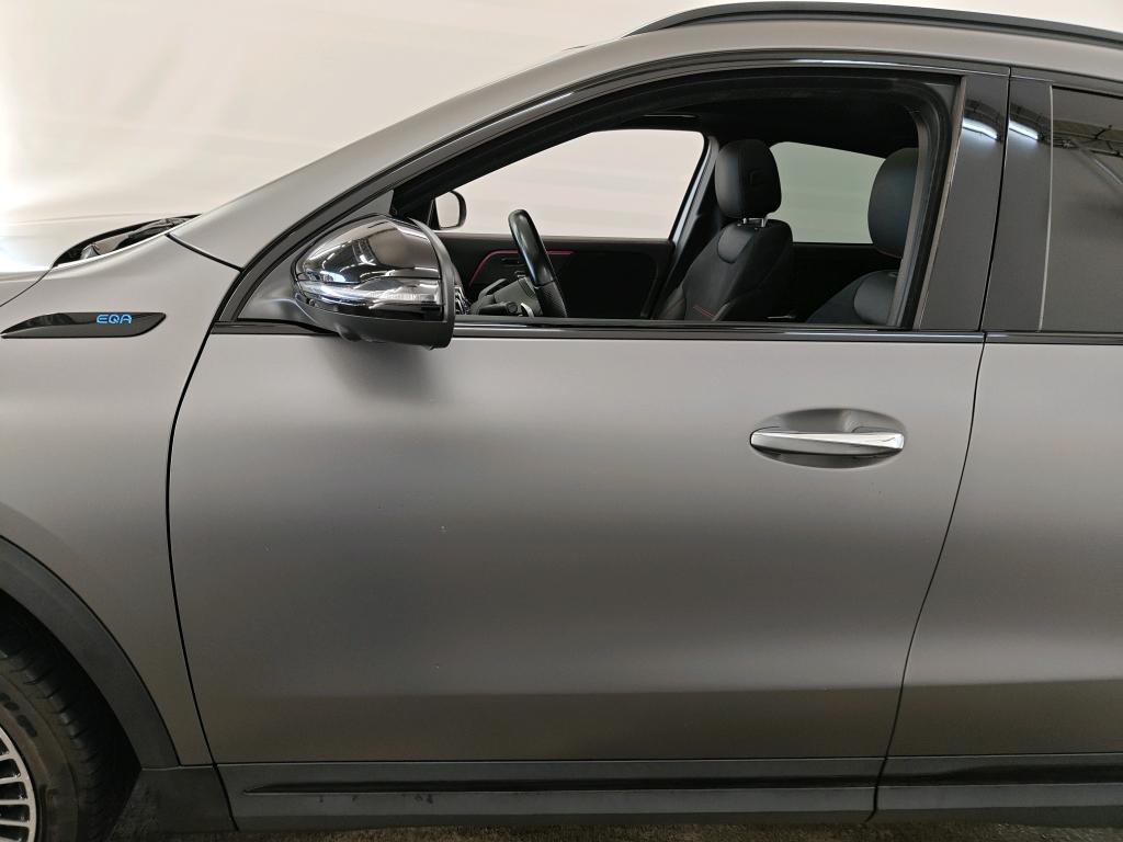 Photo 14 of Mercedes EQA