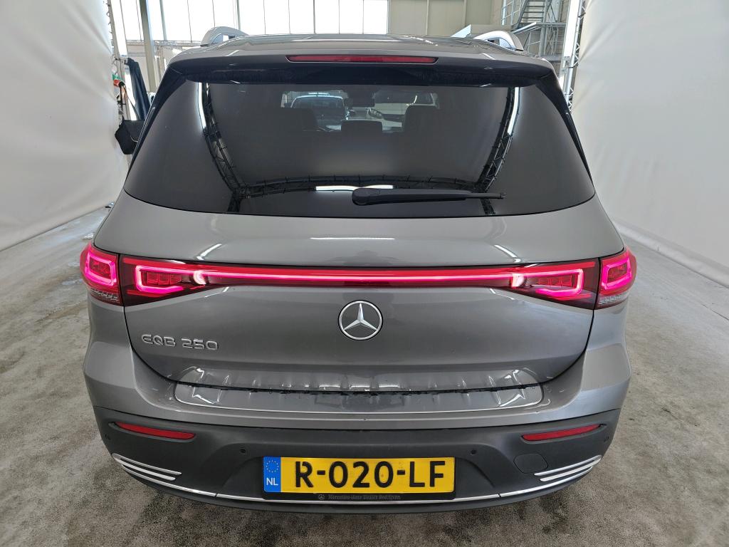 Foto 24 van Mercedes EQB