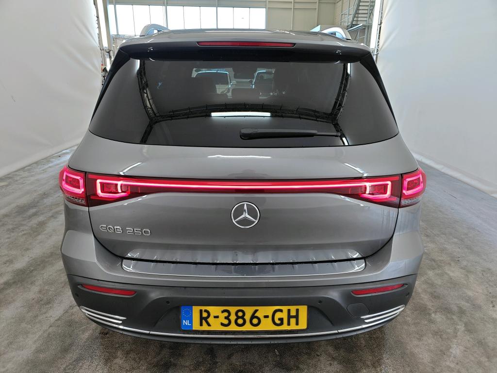Foto 24 van Mercedes EQB