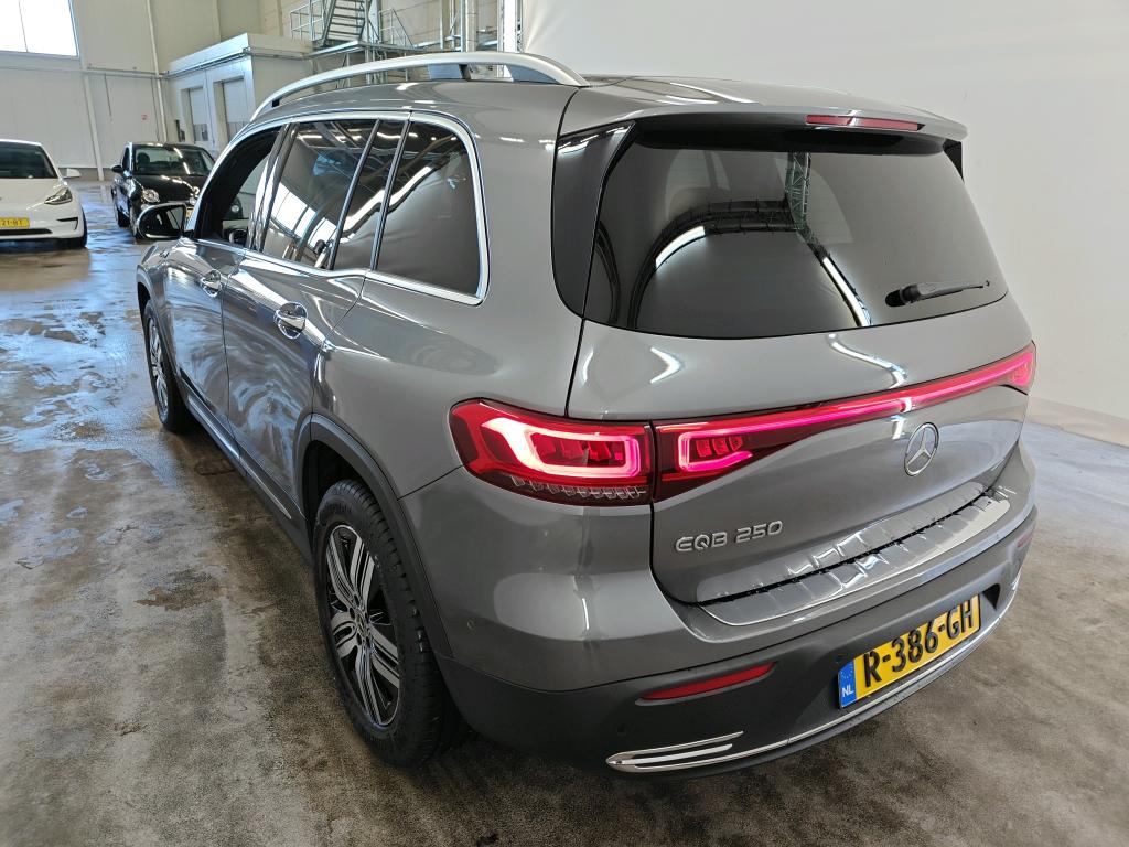 Foto 25 van Mercedes EQB