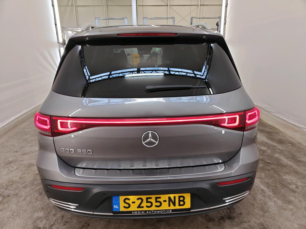Foto 12 van Mercedes EQB