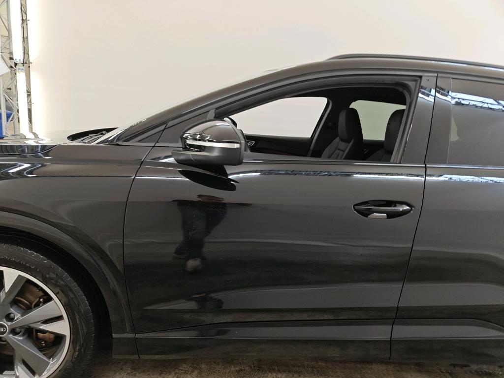 Photo 10 of Audi Q4 e-tron