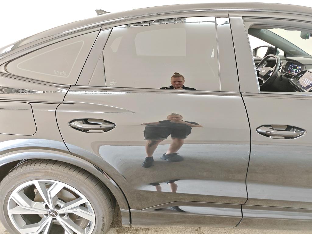Foto 13 van Audi Q4 Sportback e-tron