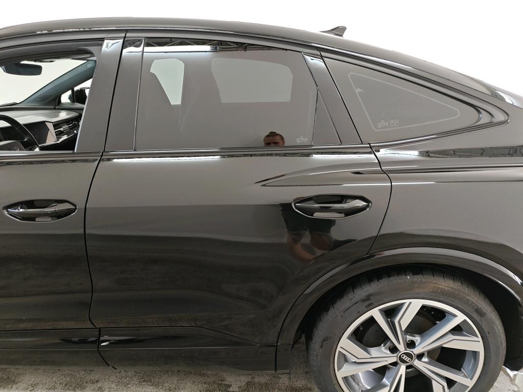 Foto 32 van Audi Q4 Sportback e-tron
