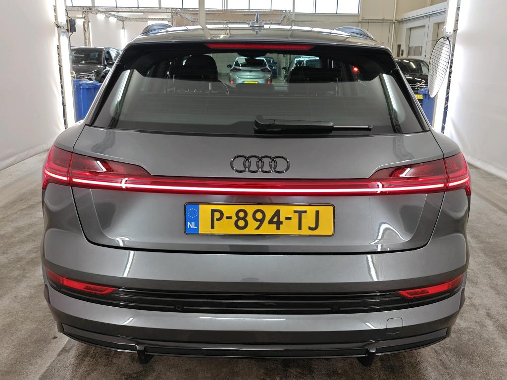 Foto 11 van Audi e-tron