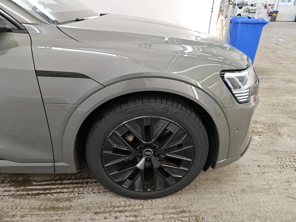 Foto 13 van Audi Q8