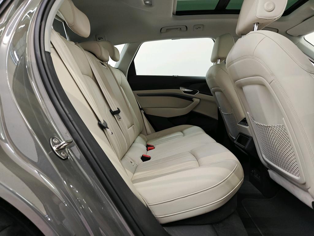 Foto 15 van Audi Q8