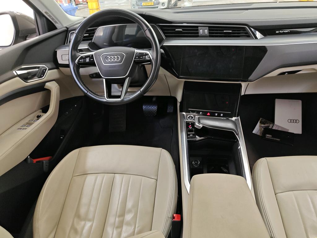 Foto 16 van Audi Q8