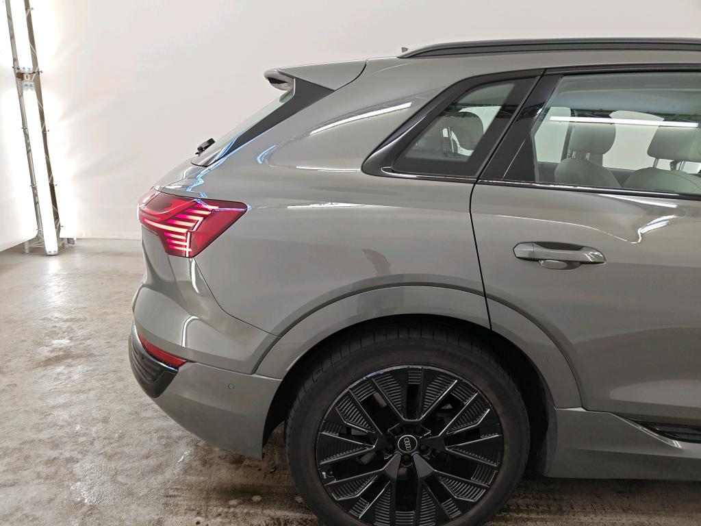 Foto 17 van Audi Q8