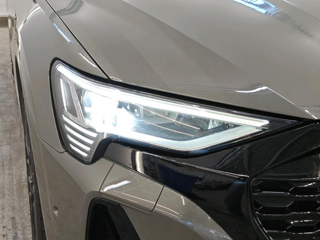 Foto 19 van Audi Q8