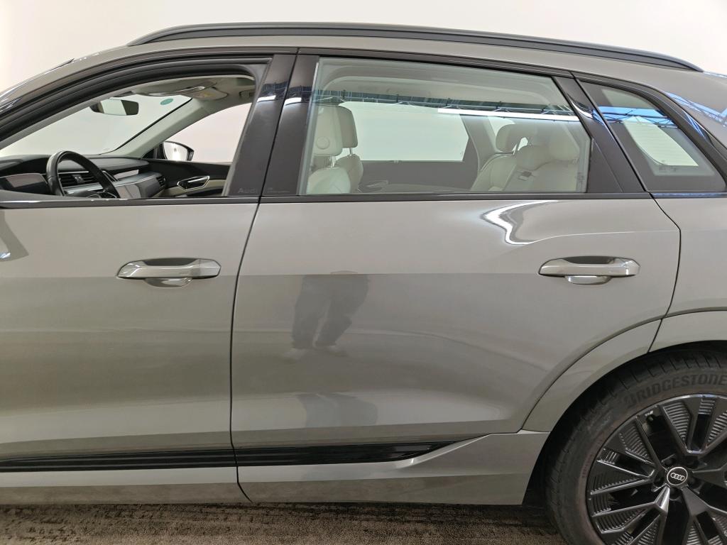 Foto 25 van Audi Q8