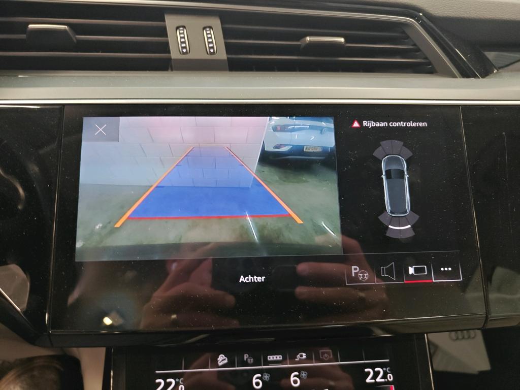 Foto 32 van Audi Q8