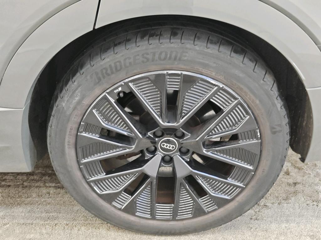 Foto 33 van Audi Q8