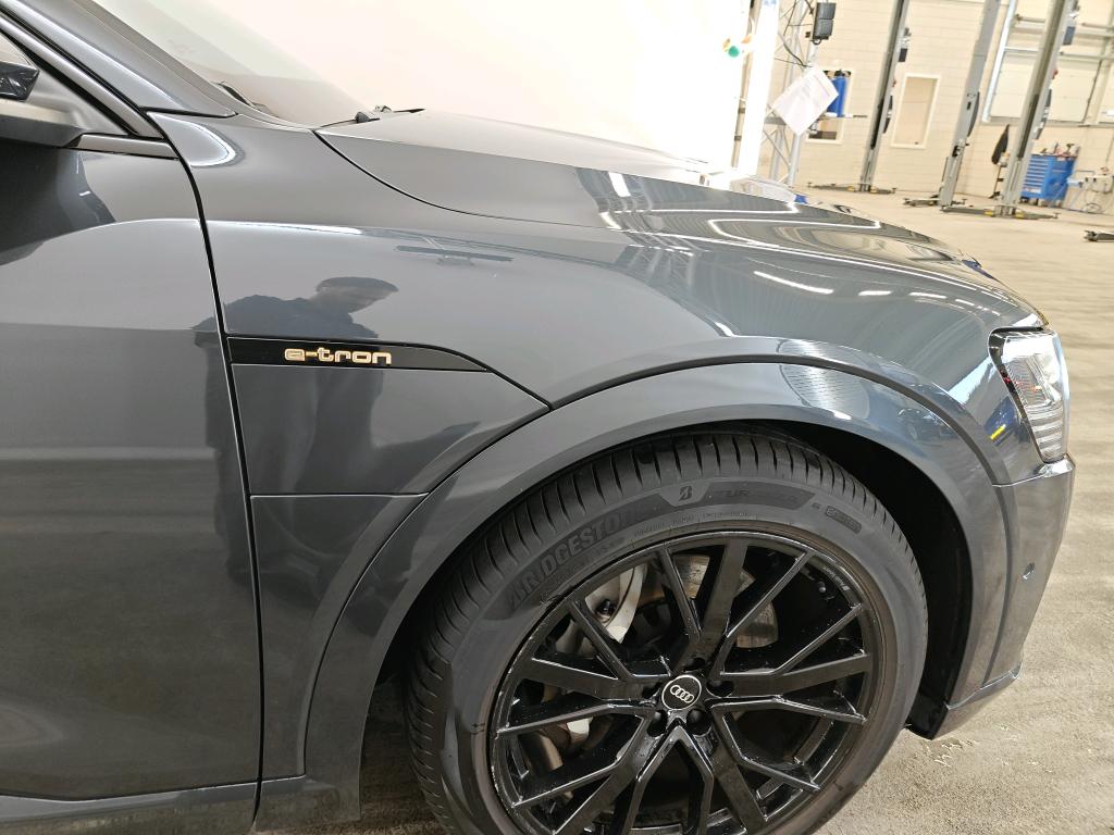 Foto 15 van Audi e-tron