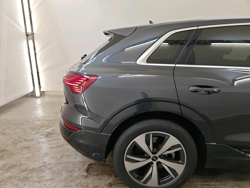Foto 29 van Audi Q8