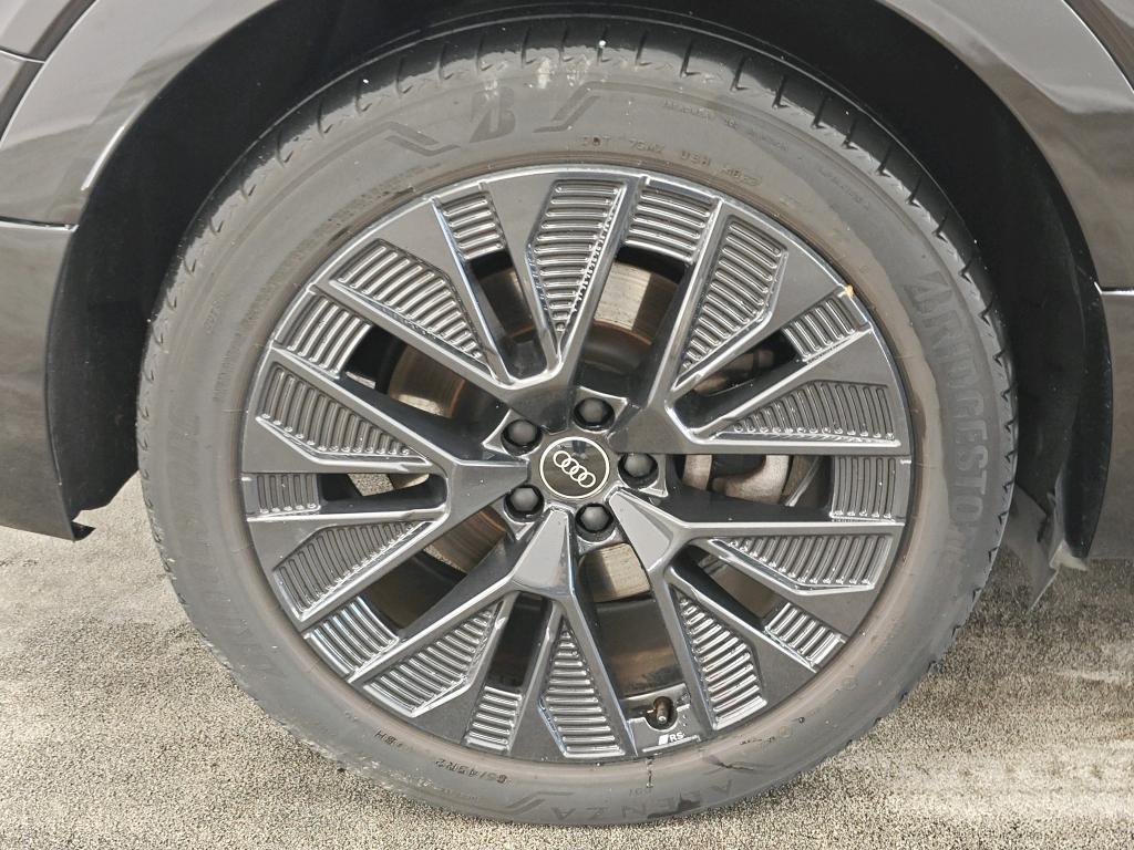 Foto 17 van Audi Q8