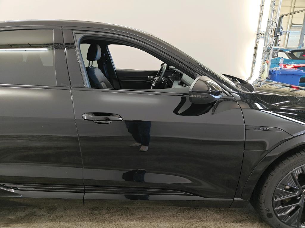 Foto 21 van Audi Q8
