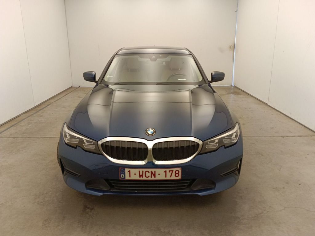 BMW SERIE 3  BMW 3 Reeks Berline 318d (100 kW) Aut. 4d