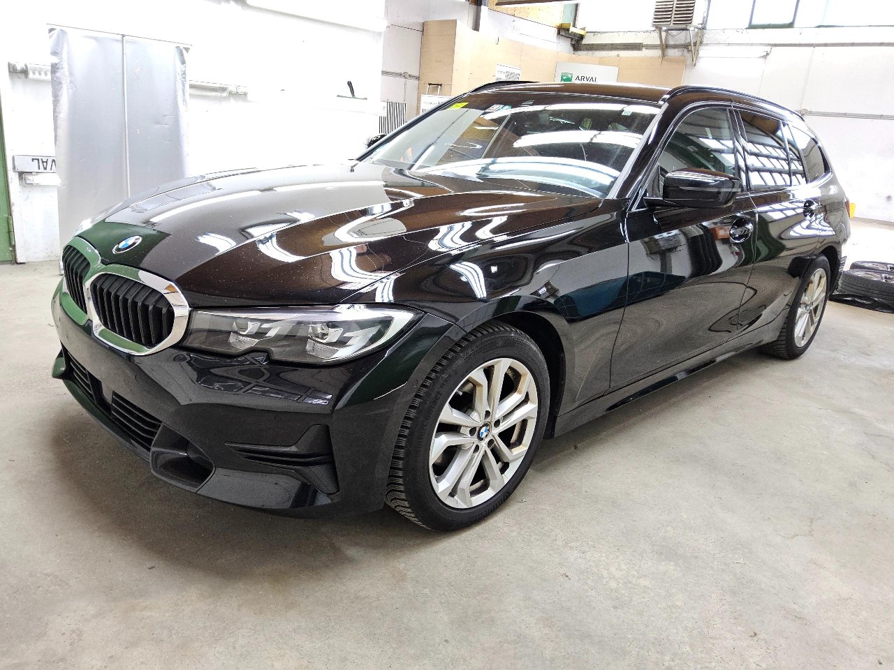 BMW SERIE 3  BMW 3er 320i Touring Aut. Sport Line 5d 135kW