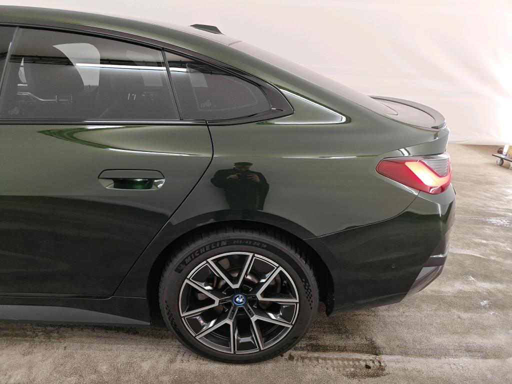 Photo 16 of BMW i4