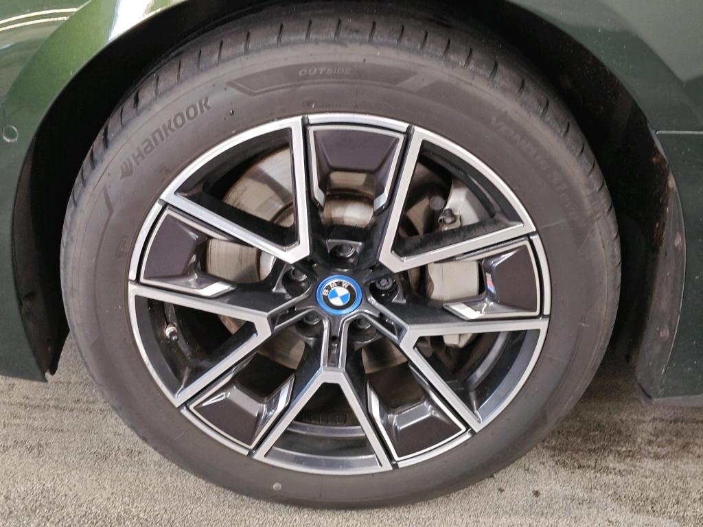Photo 30 of BMW i4