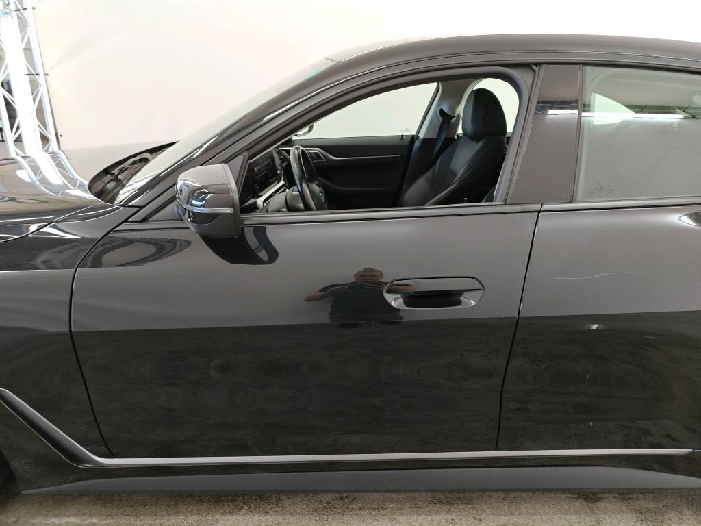 Foto 10 van BMW i4
