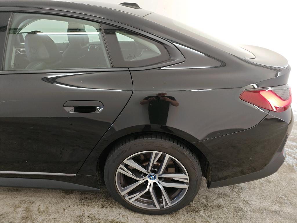 Foto 23 van BMW i4