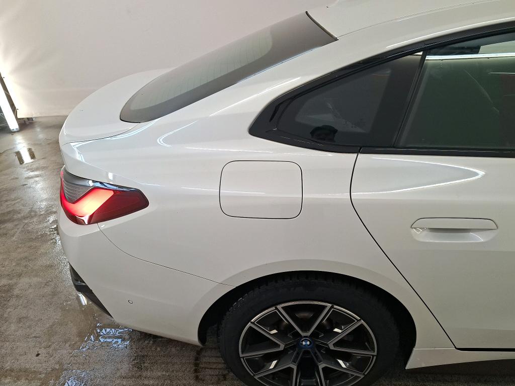 Foto 21 van BMW i4