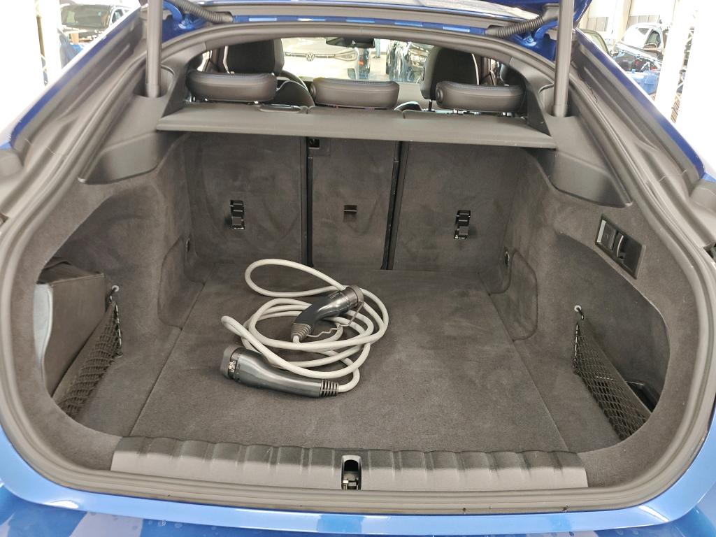 Photo 11 of BMW i4